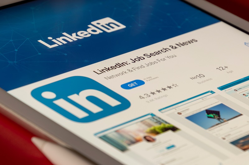 3 Things You Need On A Professional LinkedIn Profile by newtohr